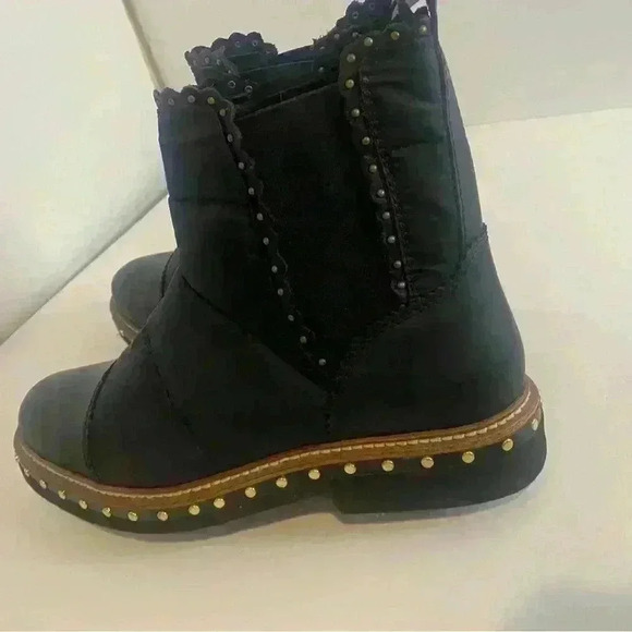 FREE PEOPLE Atlas Puffer Chelsea Boot in Black Leather Size 7.5 NWOT - Picture 4 of 7